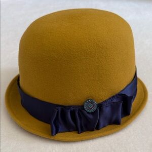 {VTG} Linda Campisano | Felt Cloche Ribbon Trimmed Hat Mustard Yellow/Purple